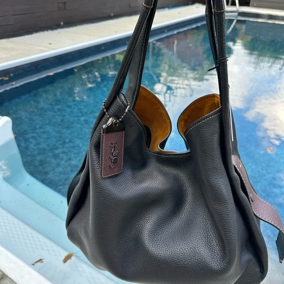 Rare 🐻 Coach Black and Burgundy - 3 in 1 Bag - Picture 4 of 12